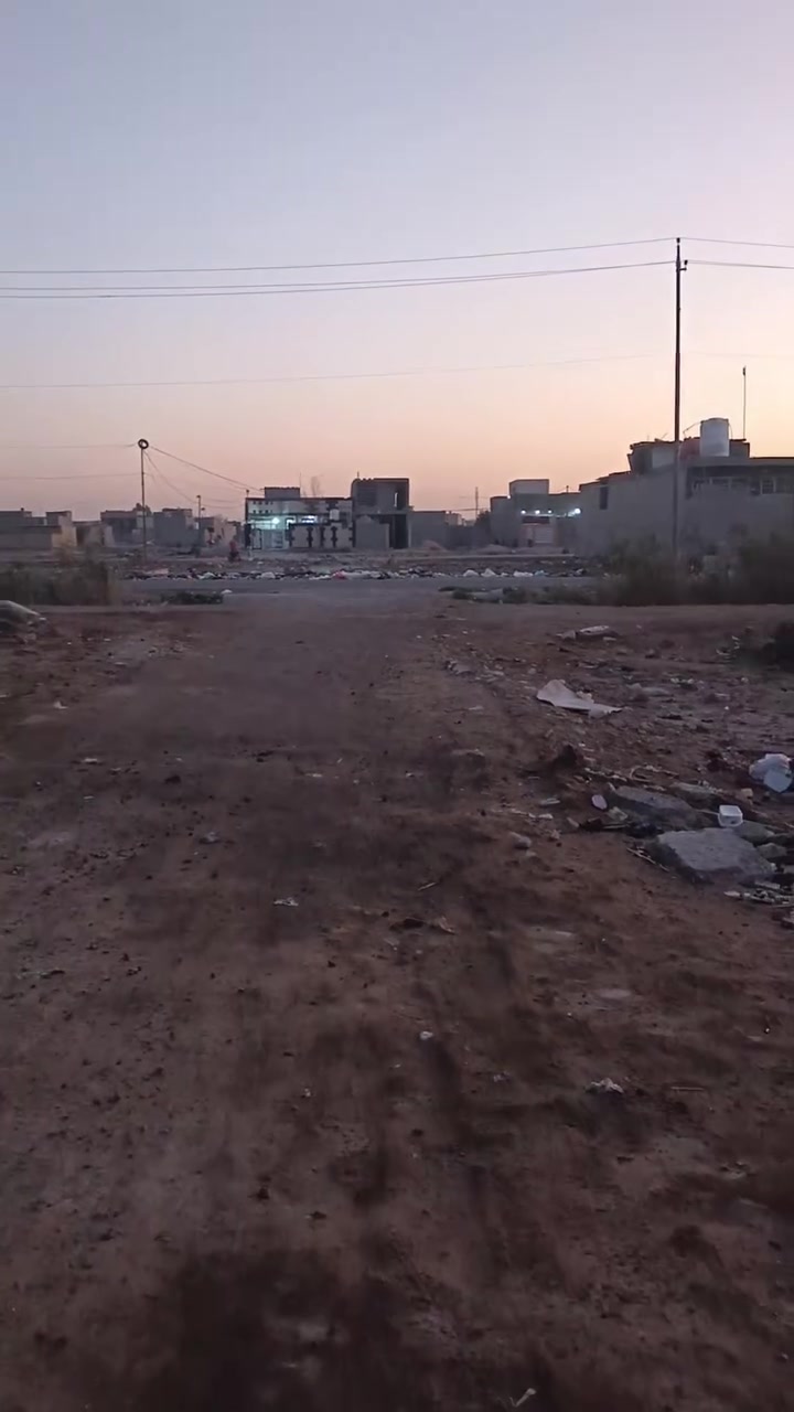 سلام عليكم قطعه أراض زراعية للبيع مساحه (100) واجه (5) أو نزال)(20) قطعه فول أول قطعه بلفرع قريبه عل الشارع أو متوفره جميع الخدمات مي أو كهرباء أو مجاري أو تبليط 
العنوان الحميديه شارع سيد عوده قرب ملعب علاوي مردونه
السعر (7مليون ) أو بيه مجال
للاستفسار (***********) @إشارة
