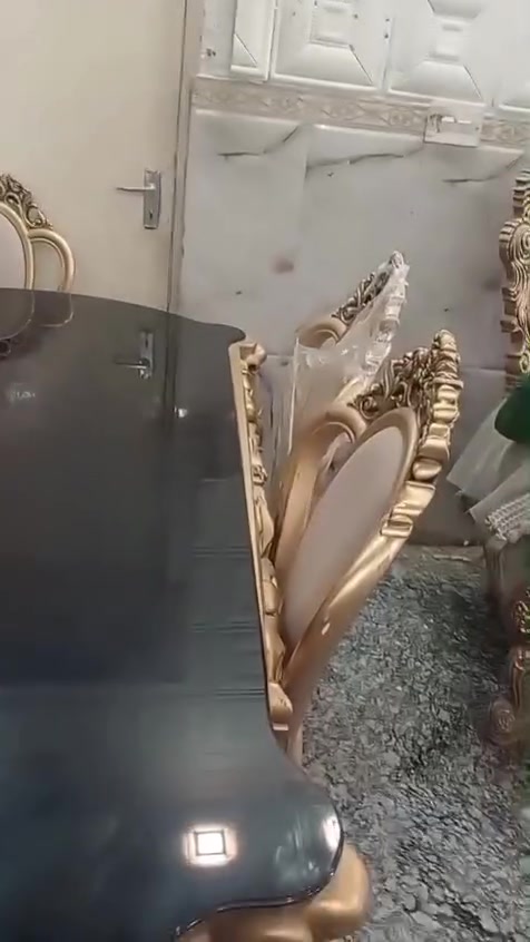 ميز طعام ملكي • ٦ كراسي • قفل