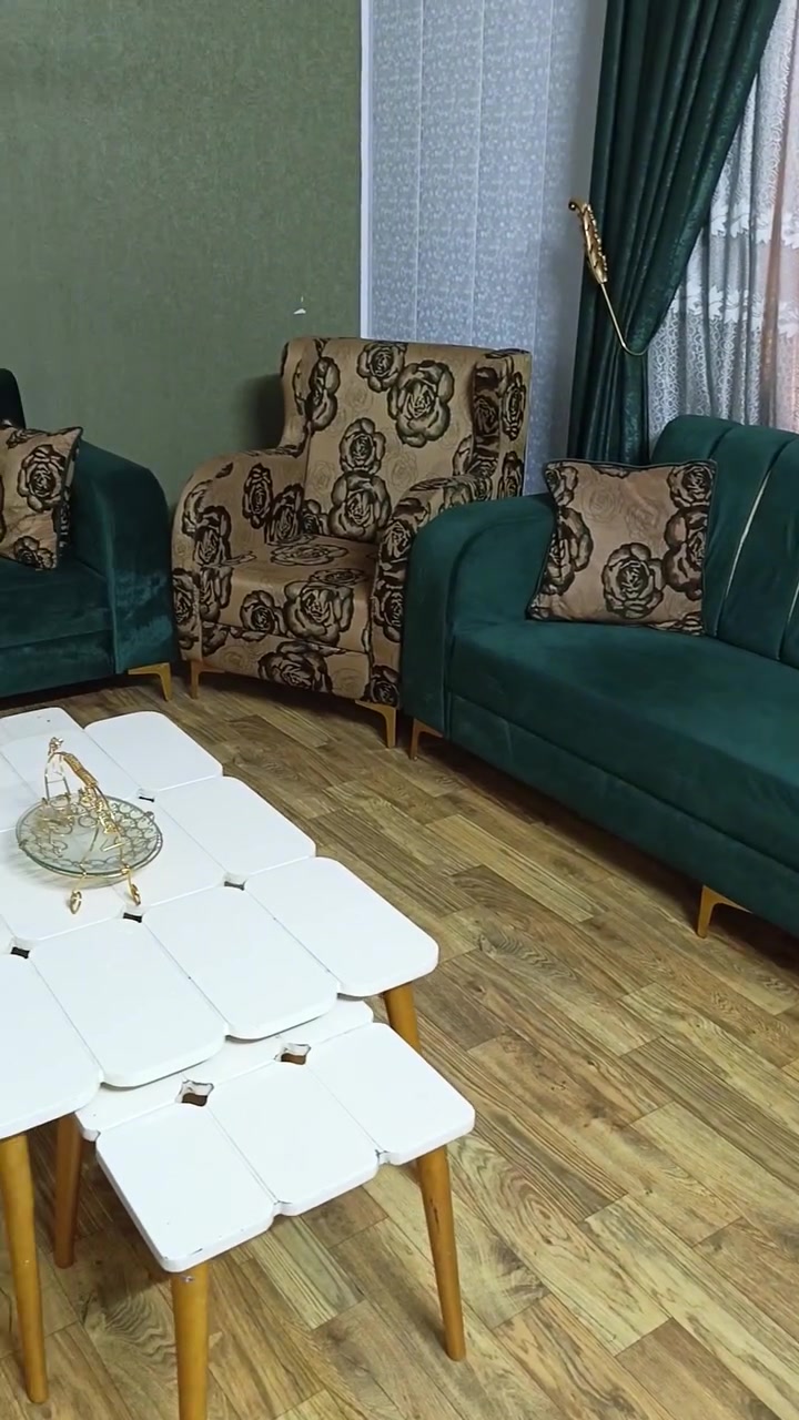 السلام عليكم 
تخم قنفات حطاطه درجه اولى مستخدم قليل 
اللون زيتوني 
السعر 500 وبي مجال بسيط 
للاستفسار ***********
