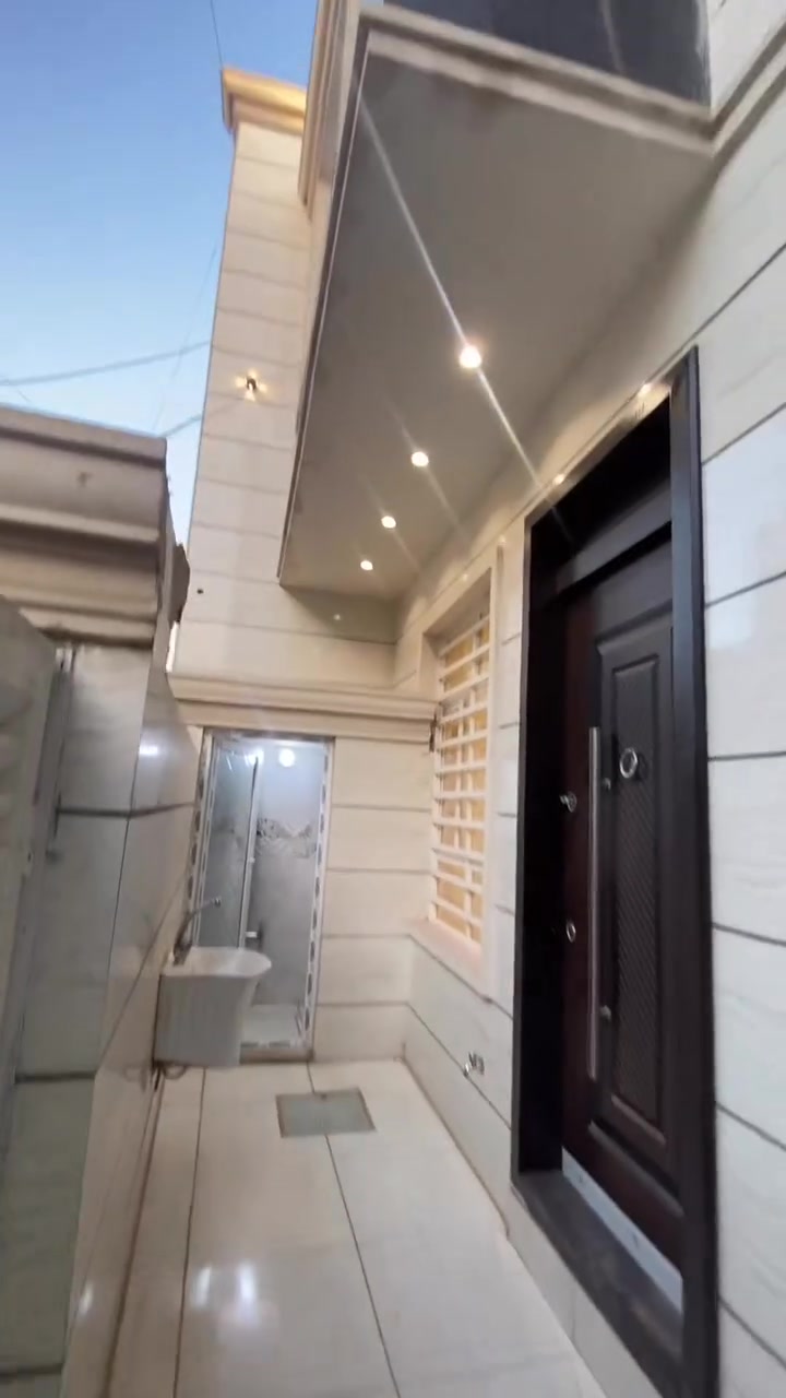 السلام عليكم
دار للبيع مساحه ١٠٠ م زيرو يحتوي على صاله مطبخ ٣ غرف نوم خدمات موقع العقار الدوره شارع الجنابي 
للستفسار ***********
