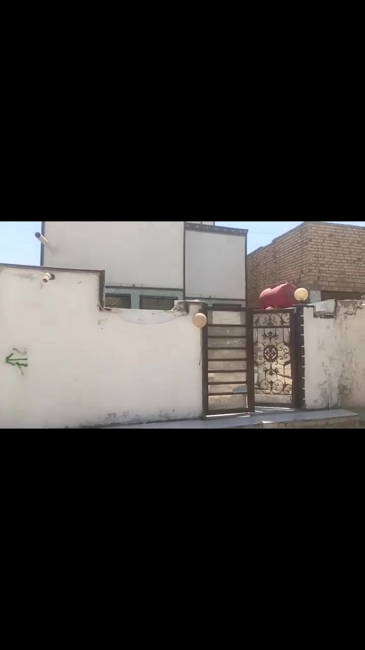 @اشارةابيت البيع شارع علي قمارة مقابيل حسينيةالمساحة100الواجهيةستةونص نزال 16يتكون من ستقبال 3ونص في خمسةمطبخ 3في 3ونص صاله 6في 3ونص غرفة اربعةفي خمسةمنور داخلي 2في 5حمام داخلي صحيات خارجية طارمة 6في 3الطابق 2غرفة 5في 6صاله 3dصطح الفو ك فقط ابس عوزة رضية الستفسار لاتصال ع رقم ***********اومراسله الصفحة 24@#
