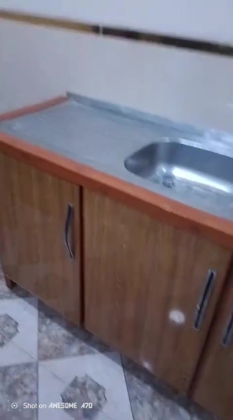 كونتر لون رصاصي ٢٥٠ بي مجال الكونتر القهوائي ١٥٠ بدون سنك الكونتر الوردي بس ملحق ٦٠ الكونتر الابيص ١٦٠ سنك ٧٠ جرابي الواحد ٣٠ الشراي يتصل عالرقم ***********

نص مكتوب في الصور:
- Shot on AWESOME A70