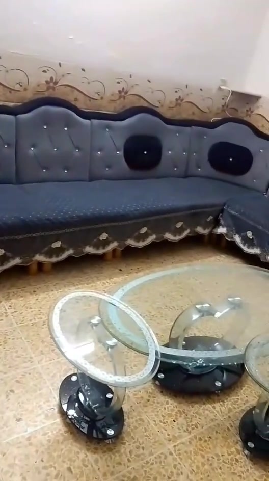 للبيع ديوان جديد مستعمل شي قليل مابي اي عيب عراقي هوه ول طبلات السعر ٥٠٠ وبي مجال هزاز كهربائي مابي اي شي سعر ٥٠ بي مجال مستعمل شي قليل موصل حي القاهرة ***********
