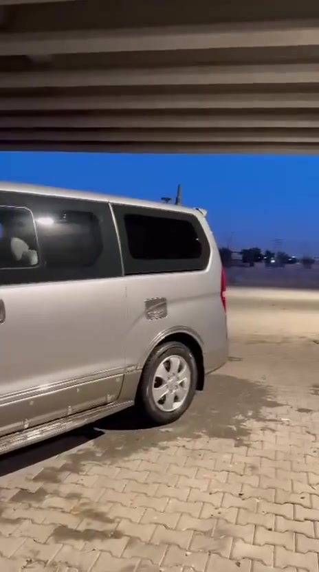 سلام عليكم لبيع ستاركس مديل ١٩ مرمزه ٢٢ سياره جديده معنه كلمه مكينه دبلو بلاد برغي مامفتوح بيه كله على بلاد سياره تخم تاير حداده بلاديه شرط تبريد ثلج السعر ٣١٠ بيهً مجال رقم الهاتف ***********العنوان بصره ٥ميل
