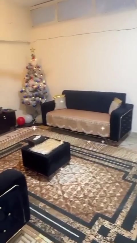 شقة سرقفلية للبيع في الكرادة داخل طابق رابع بدون مصعد غرفتين وصالة المساحة 80 متر + بلكونات عدد 2 السعر بدون اثاث 10 مليون مع الاثاث 12 مليون  . الاثاث يشمل ( غرفة نوم 11 قطعة - تخم 10 مقاعد - سبلت 2 طن ميديا  - كاونتر 3 قطع - طباخ 4 عيون - ميز تلفزيون - غسالة أوتوماتيكية 19 كيلو - سخان - ماطور - تانكي ) الايجار 300 الف ثابت  بيها مجال *********** يتوفر واتساب
