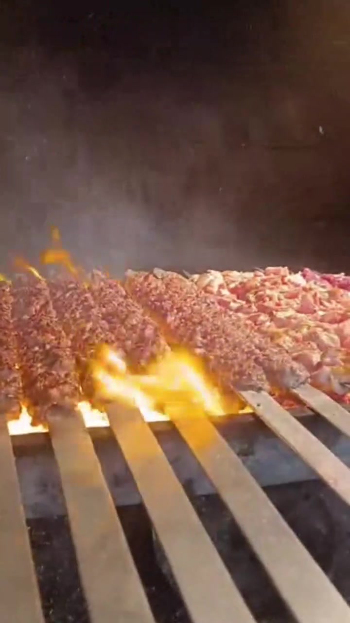 مشويات جنة الحسين بإدارة ناطق الخفاجي عنوان شارع المحطه قرب روضه الزهور كيلو كباب 16شيش 14 الف 
رقم الحجز ***********
 وحياكم الله نشرف بيكم في اي وقت 
توصيل موجود صوب الشاميه والجزيرة
