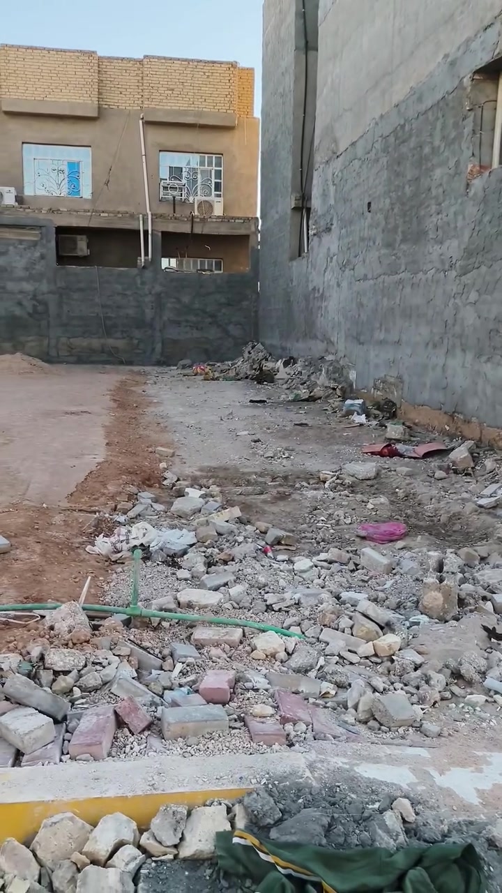 قطعه للبيع مساحه ١٠٠ م طابو صرف واجه 5ونزال20 عنوان كربلاء حي القادسية أول فرع أي استفسار اتصل *********** نستقبل جميع العروض في انحاء كربلاء
