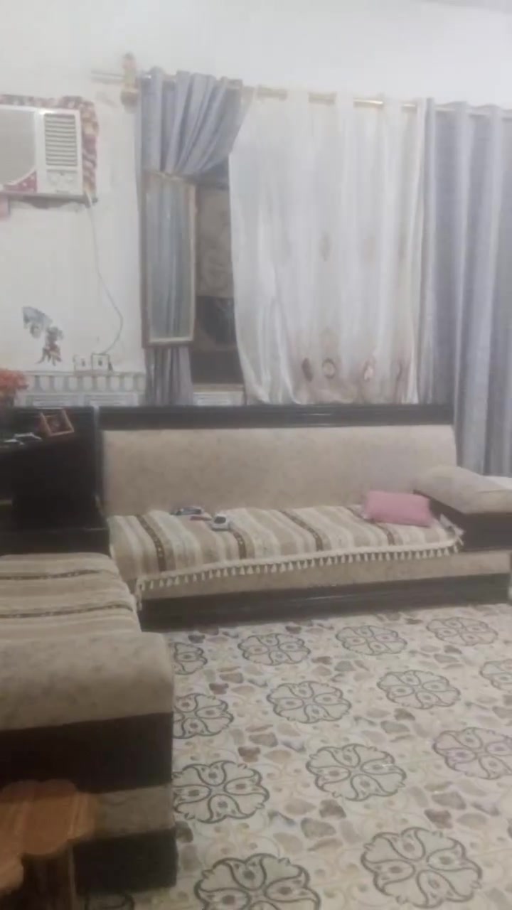 بيت للبيع مساحه 140 غرفه وهول وبراني ومطبخ وصحيات المنطقه البافيات الصالحات السعر 60 وبي مجال ***********

