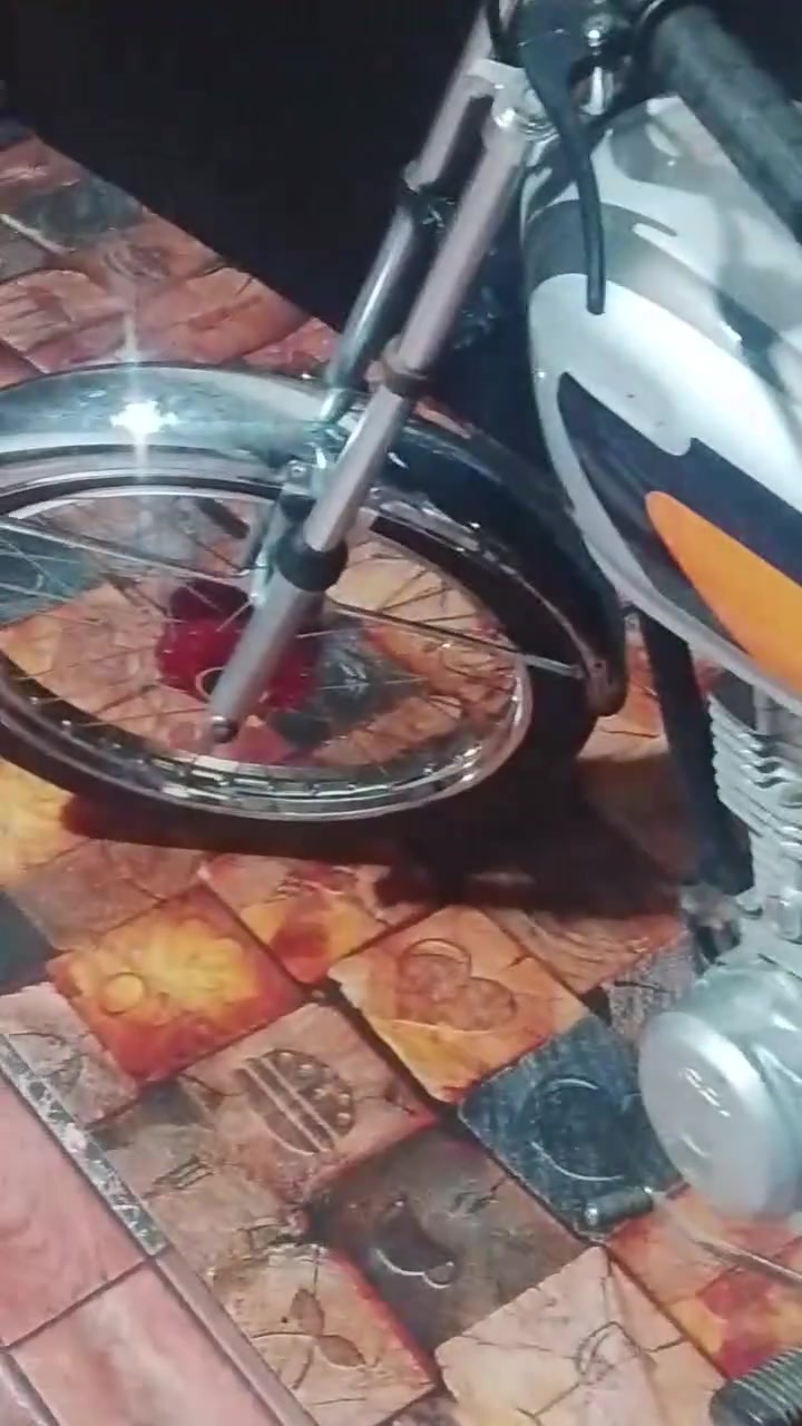 سلام عليكم دراجه للبيع ادوات ادوات نامه شلامجه تريده شلعه تجي وياك معدل تجي وياك دراجه قويه تعمير بس المكينه قديم انطيك كفاله عن السرقه 
مكاني بصره ابو الخصيب
سعر450وبيه مجال
رقم*********** بس واتساب
