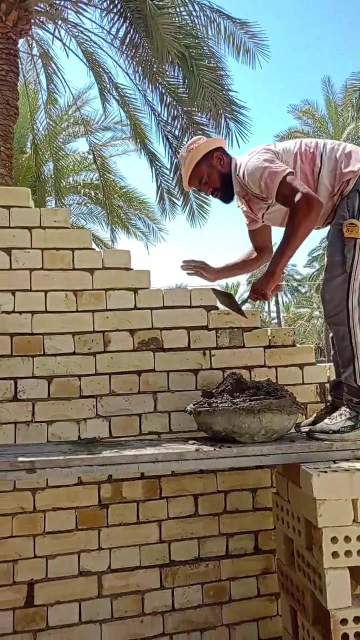 السلام عليكم معاكم المعلم ابو شعبان كادر بناء مصري شغل درجه اولى اسعار مناسبه الجميع رقم الواتساب ***********
