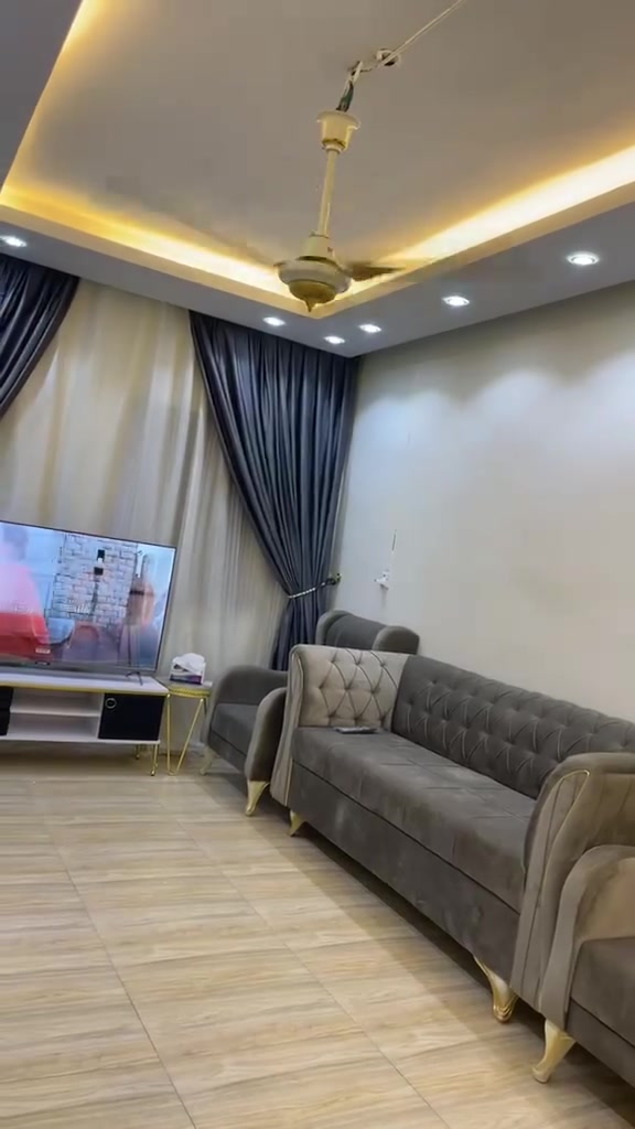 سلام عليكم شقه للبيع نص جبير غرفتين وصاله ومطبخ وحمام وصحيات مكان الزعفرانيه شارع معهد قرب عمار قوزي هذا رقمي ***********

