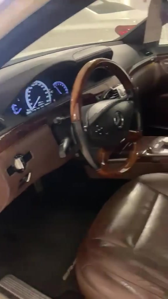 للبيع مارسدس S350 AMG موديل 2012 ماشيه 150 الف كيلو متر ،السياره خليجيه وكاله شركه باجگر فول مواصفات (باب طويله وبانوراما وجكات وكامرا وحساسات وداخل مميز لون قهوائي وكشنات تدفئه وتبريد حتى الخلفيه وبعد هوايه مواصفات)
السياره مكفوله بدون صبغ او تبديل بيها فقط بارد بالجاملغ الخلفي ،گير ومكينه بشرط
السياره مرقمه سليمانيه وجاهزه 

سعر 245$

ڕەقەم ***********
