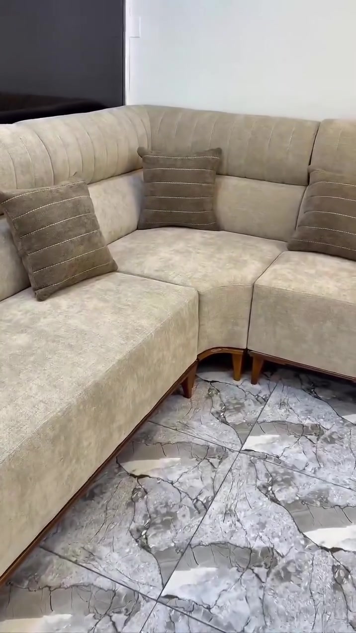 🛋️ ديوان موديل جرهرة 💛
#العمل_على_المتر_الطولي 
كل ما هو جديد ومميز من الاثاث  تجدونه لدينا 
اكمل جمالية بيتك مع الباشا 🏠

✅ التفصال حسب المساحة المطلوبة نشتغل ع متر 
✅ لدينا كادر مختص لتدوين القياسات [ مجانآ ]
✅ ديوان مودرن طراز تركي كل المواصفات درجة اولى 
✅ الاقمشة والالوان حسب اختيار الزبون 
✅ لمعرفة سعر المتر {ارسل صورة الموديل على الخاص}
🔻 بغداد حي الأعلام شارع قطر الندى مقابل افران الكوثر
📞‏ ‏ *********** ‏ ‏

🚛 متوفر توصيل جميع المحافضات بأسعار مناسبة
