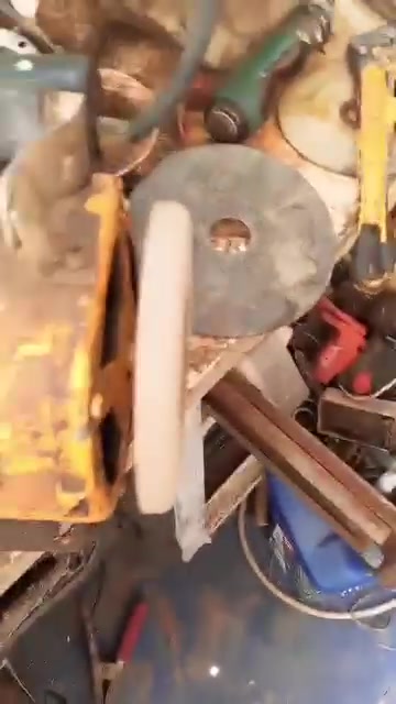 السلام عليكم اغراض للبيع حبه ب 20 جهاز جري رياضه ب 50 موتورات ماي اثنين ب 30 قفص ب 30 مغسله ب 50 رقم الموبايل***********
