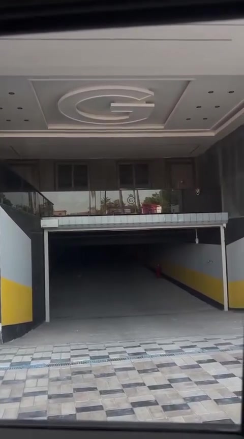 🏠السلام عليكم شقة vip للبيع
‏⠀⠀⠀⠀  ⠀
⠀⠀⠀⠀⠀⠀ 📍الموقع مجمع الغيث — شارع المشاتل مقابيل الوزيرية 

📐 مساحة : الشقه 120 متر 

تفاصيل الشقة ✨
•3غرف نوم
•صالة
•مطبخ
•صحيات
•3 مناور 

✨🚨العمارة تحتوي على بارك للسيارات تحت الارض 

🔐تحتوي على نظام سكيورتي على مدار 24 ساعة 

✅شقة ارضية بموقع مميز في بغداد للسكن العائلي

📞للاستفسار اتصل على الرقم او الواتساب 
(***********)
‏⠀‏⠀‏⠀‏⠀‏⠀‏⠀‏⠀‏⠀‏
