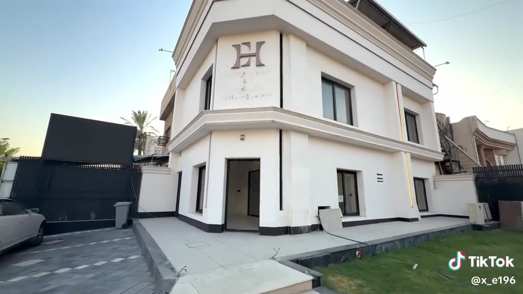 دار اللايجار مساحة ١٢٠ ركن (٣نوم وصاله ومطبخ وحمام ( اليرموك قريب على الابع شوارع (***********
