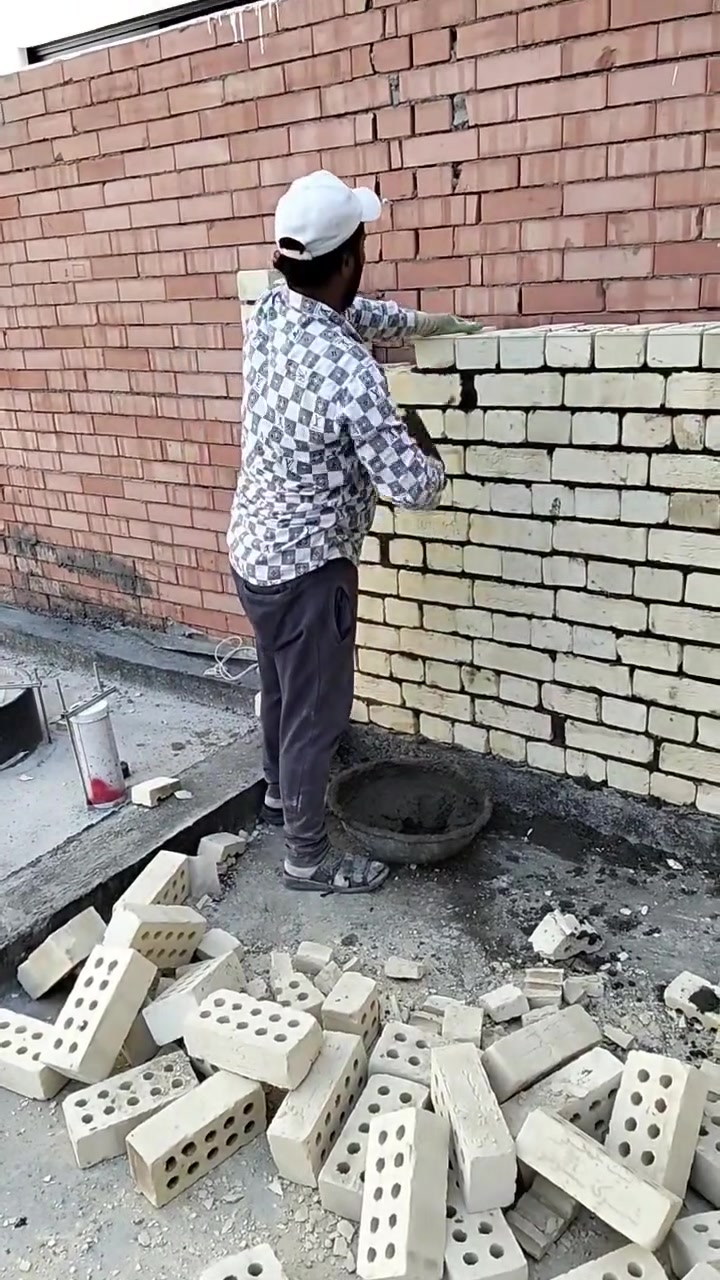 خلفه بناء مصري شغل درجه اولى استلام مهندس واسعار مناسبه والتزام بالمواعيد اشتغل ع الدبل والقطعي وكل شيء ***********

