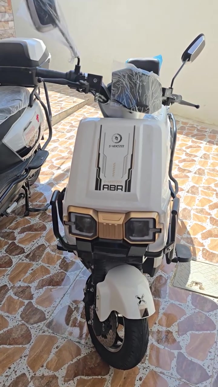 جديد جديد بالكارتون هسه طلع من جمعيه ABR  هاوجي . 
6 باتري مالته الاصليه 
فول فول مواصفات  يشتغل ع كرت  سرعته تعبر 130 مخلص ع الاخر وسعري جوه سوك فقط 900 الف بكل العراق متلاكي هيج سعر
والثاني هيوشه مدرع هم بالكارتون سعره بدون باتريات ب٦٨٠ هوه وباتريات ب ٩٤٠ 
للاستفسار 
(***********) موجود في هيت توصيل داخل الانبار فقط 
وليريد يسحب مواطير من جمعيه يراسلني 
وشعندك هيوشه مستعمل شحن راسلني
