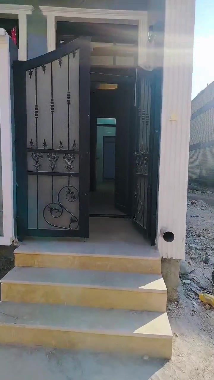يالله  السلام عليكم البيت للبيع بيت جديد مامسكون بنزال زين العابدين قرب جامع صالح مصطفى  تفاصيل البيت متوفره بل فيدوه سعر مناسب 
***********
