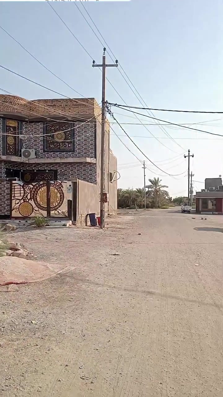 السلام عليكم اخوان بيت للبيع زراعي المساحه 200 من ضمن البيت قطعتين خدمات كامله منطقة البوعظم بين الجسرين الاستفسار على الرقم أو واتساب ***********
