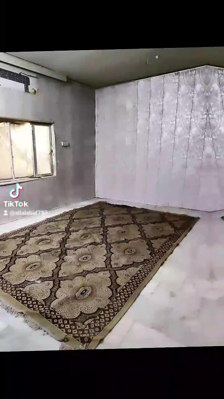 بيت للايجار حي المعلمين مقابيل مول اهل الخير سعر الايجار مع المي والكهرباء 275قفل ***********
