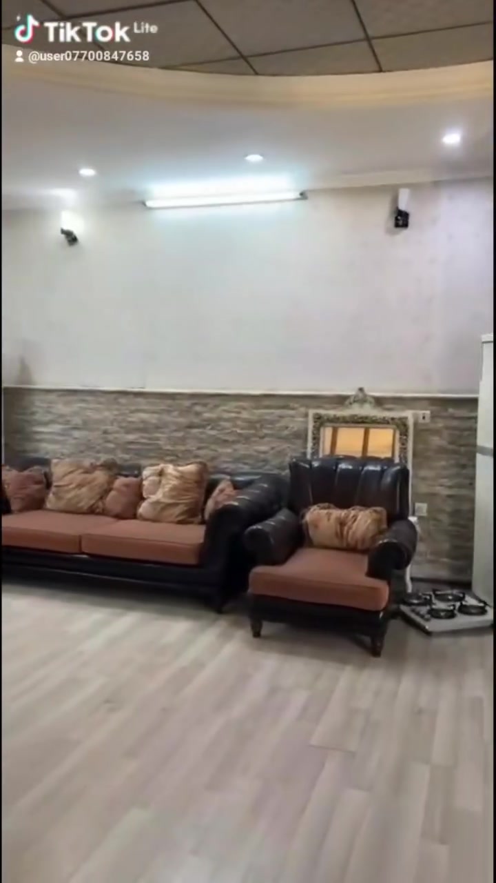 سلام عليكم تخم جلد +قماش ب 150 الف  زانكو 99. ***********
