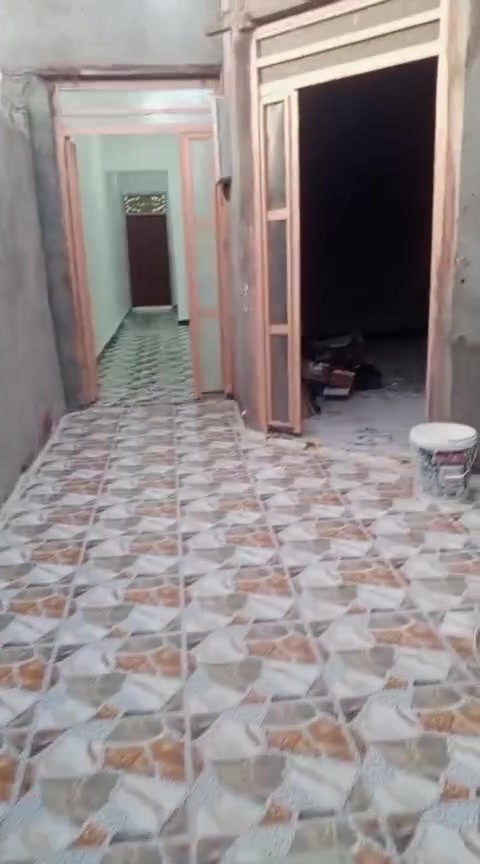 سلام عليكم ورحمة الله وبركاته من رخصة لدمن بيت للبيع في حي العسكري زراعي مساحه ١٠٠ متر طولاني  السعر ٣٥ وبي مجال البيت جاهز على خير حبايه لتصال ***********
