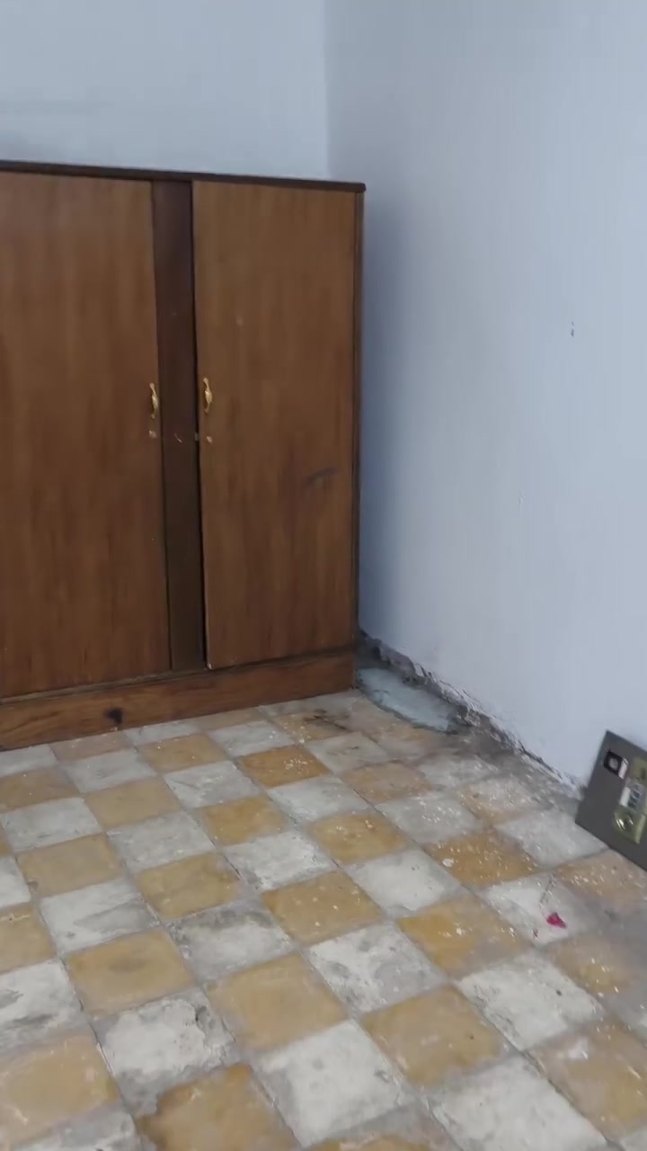 بيت يجار حي الحسين جديد مساحه ميتين وربعين   ‏‪***********‬‏
