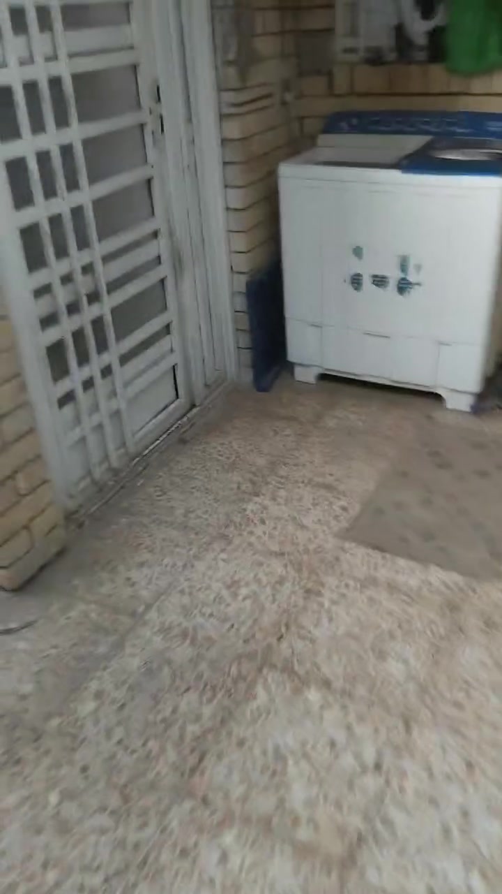 بيت للبيع مساحه 150 طابق ونص شارع الجواهري سند 25 
***********
