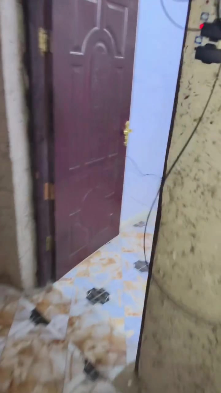 يا الله سلام عليكم بيت للبيع او مرواس بيت150متر فقط يكون عالي وجديد بناء وطابقين عادي اطي فرق او بيع مساحه البيت 150م ناصي عن شارع  طابو ملك صرف طابقين 3 غرف نوم وستقبال وحمام وصحيات وكراج جبير كلش  موقع مميرز جدا الخدمي مقابيل ارض الاحلام قرب توت وكرز سعره77وبي مجال للستفسار***********
