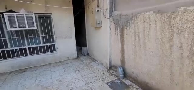 بيت للبيع بغداد الجديدة شارع المسبح
الطابق الاول يحتوي البيت ع استقبال وهول وغرفه نوم مطبخ وحمام تواليت

المساحه البيت 133 متر
الطابق الثاني 4 غرف نوم 

الاتصال ***********
