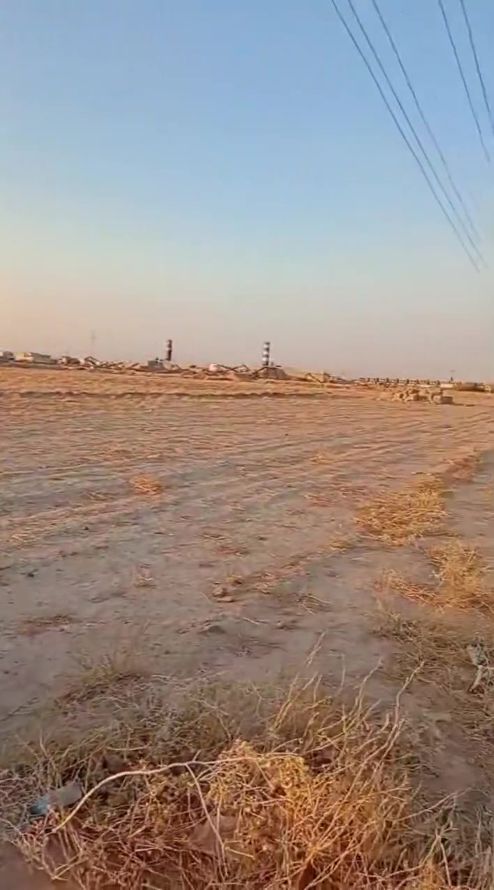 السلام عليكم ورحمة الله وبركاته
يوجد قطعه أرض في حي الفرسان
خلف معمل انتونسا قريبه من صيطرة الاقواس
واصل ماء فول وكهرباء وفرع ١٢ متر
مساحة الأرض ٢٠٠متر
واجهيه ٨ وغمق ٢٥
للاستفسار الاتصال على الرقم
***********
***********
