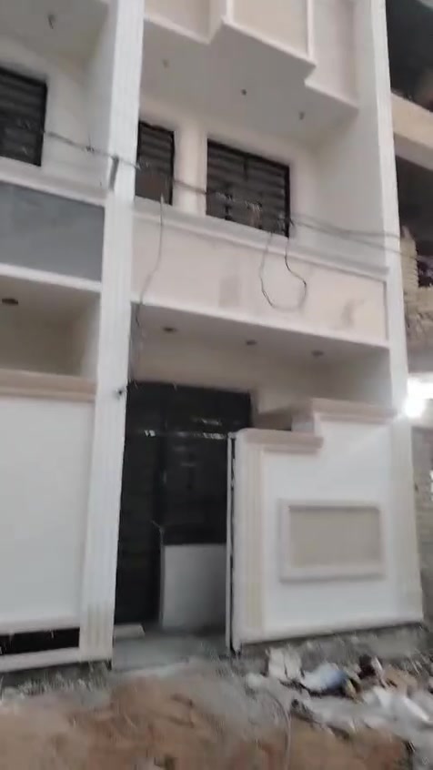 السلام عليكم للبيع مشتملات عدد 2 طابق ونص الخطيب الزراعي بدايه شارع خوله قرب السايدين الضغط بناء حديث للاستفسار مراجعة مكتب الصادق للعقار ***********
