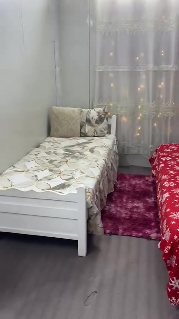غرفه نوم بيها اضرار بسيطه بدون صومايه يعني جربايه وجرابي مال اطفال عدد ثنين وكراسي عدد٥  كلش قويات مكاني بغداد المشتل قيم واخذ رقمي بي واتساب ***********
