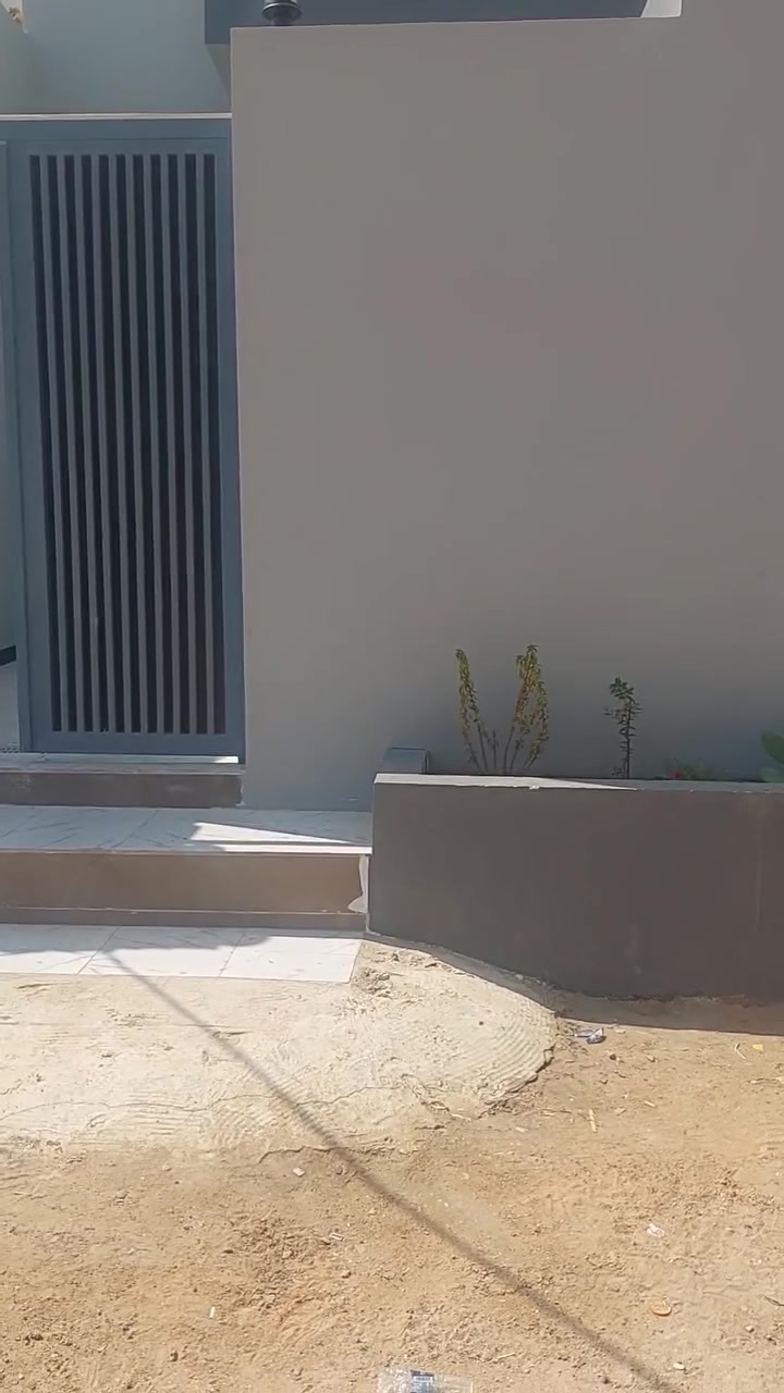بيت زراعي للبيع ١٠٠م بناء درجة اولى ما مسكون في الكوفة السهلة قرب جامع صعصعة 85 مليون مع مجال قليل للاستفسار ***********
