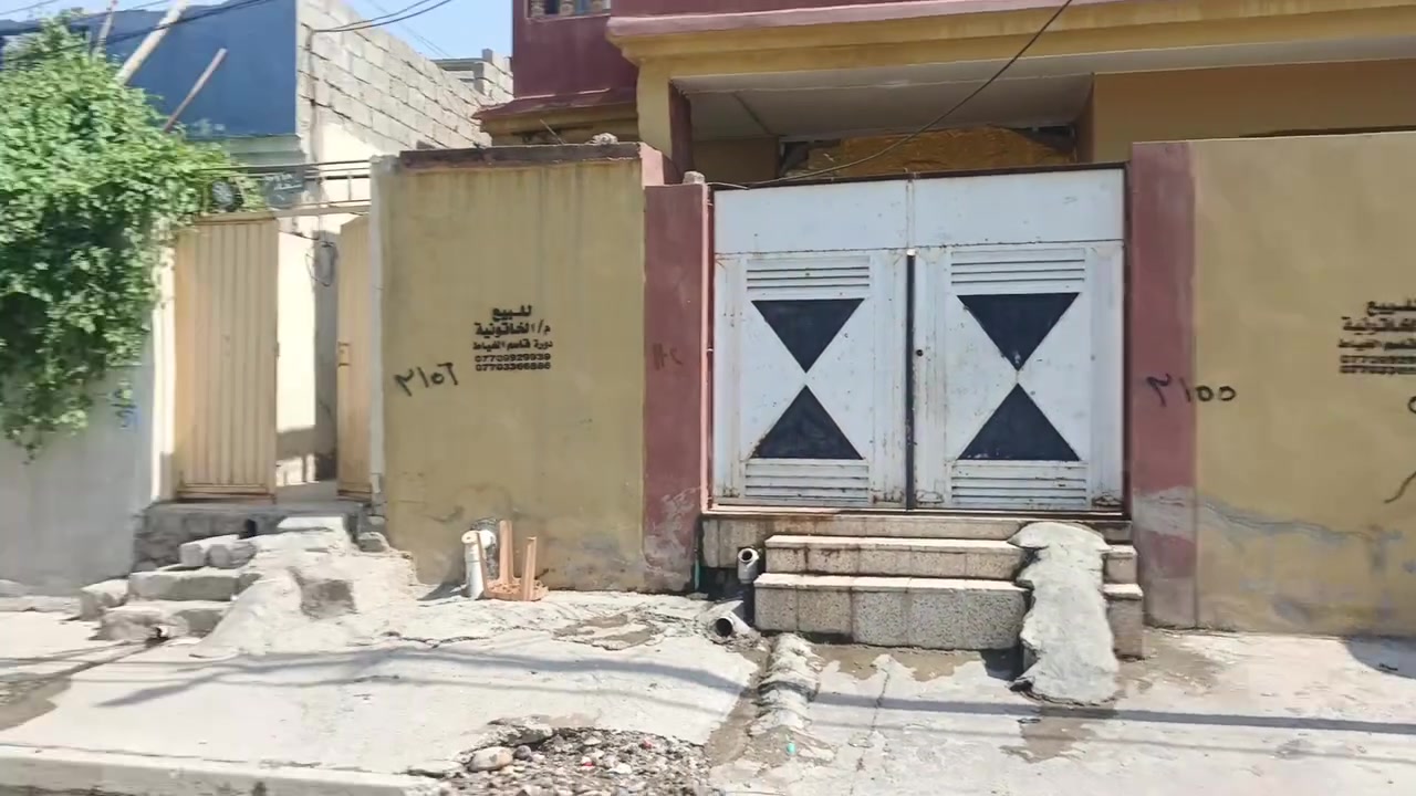 🔴دار للبيع الموقع باب سنجار يم شارع الببسي 

🏠البيت غربي(فارغ كبل تسكن بي) 

المساحة120 الواجه 8 يحتوي البيت على ثلاث غرف +هول مطبخ حمامات 
 البيت سند ملك صرف باسم شخص واحد 
موجود تصوير كامل 

السعر علق تم $
للاسفسار ‏‪***********‬‏
