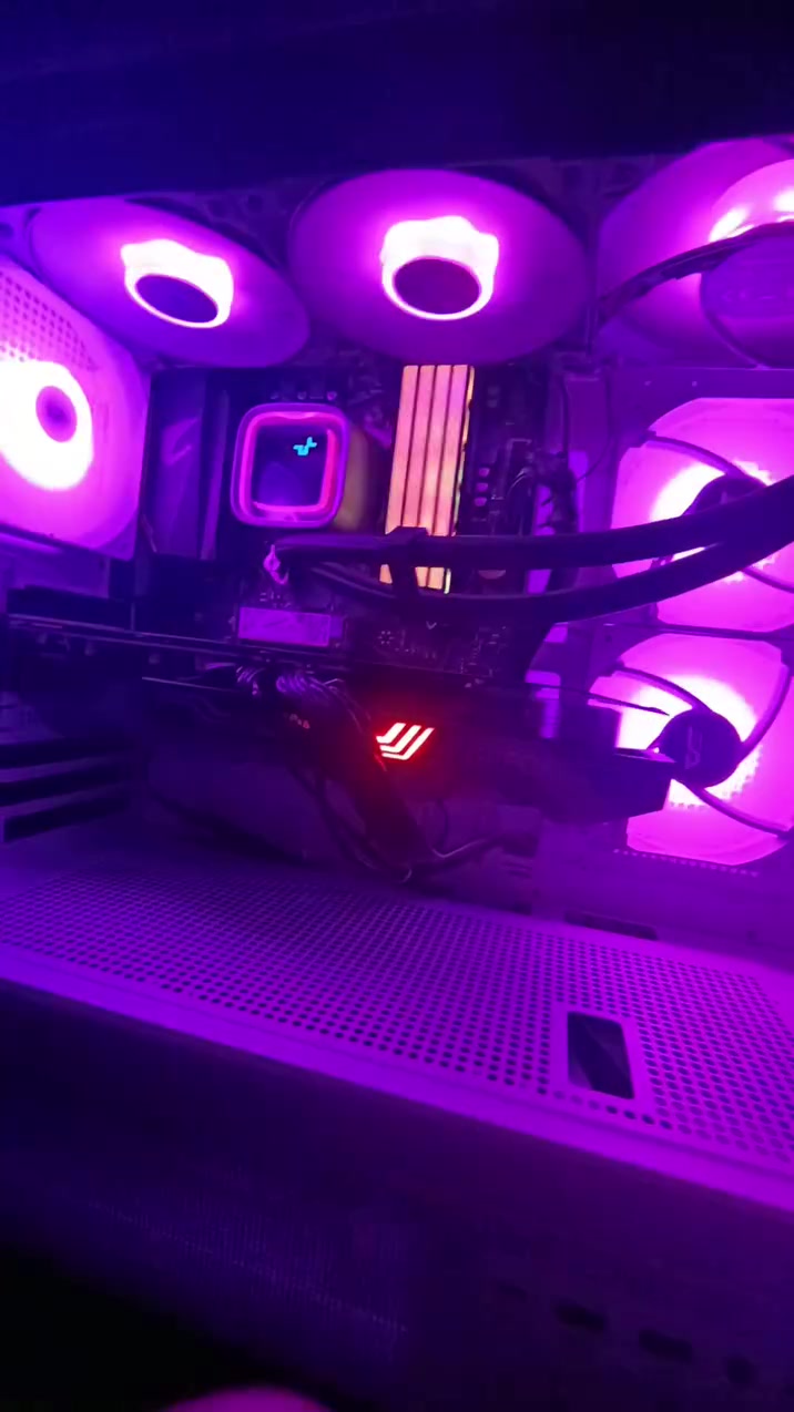 السلام عليكم 
Gaming PC للبيع 🖥️

المواصفات:

• المعالج (CPU): AMD Ryzen 7 5800X3D

• المذربورد (Motherboard): B550M AORUS ELITE

• كرت الشاشة (GPU): ZOTAC NVIDIA GeForce RTX 3070 Ti (8 GB)

• الرام (RAM): KingSpec 32 GB (3200 MHz)

• مزود الطاقة (Power Supply): FSP 700W

• التخزين (Storage): 512 GB M.2 nvme

• نظام التشغيل: Windows 11 Pro مفعل

السعر: مليون و 900 ألف دينار عراقي وبيه مجال 

المكان: البصرة

التواصل: ***********

