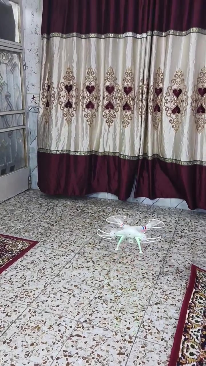 تردد التحكم: 2.4 جيجاهرتز مع نظام تثبيت بـ 6 محاور (6-Axis Gyro).المميزات: تحتوي على واقيات لحماية المراوح، إمكانية القيام بدورات وovať بهلوانية 360 درجة، وخاصية تثبيت الاتجاه (Headfree Mode).الكاميرا: مزودة بكاميرا عالية الجودة (2 ميجابكسل
السعر ٥٠ الف دينار 
توصيل جميع المحافظات ٥٠٠٠ ما عدا الشمالي
للحجز ارسل رقمك وعنوانك واقرب نقطة دالة
***********
