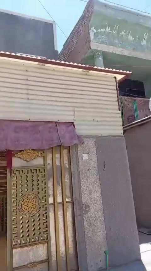 السلام عليكم
🏡 للبيع دار بمساحة 50 م²

📐 الواجهة: 5 × 10 م
🏠 طابقين ويحتوي على:

* استقبال
* مطبخ
* غرفتا نوم في الطابق العلوي

📍 الموقع: الجمعيات، قرب حلاقة محسن.

📞 للاستفسار:
مكتب البديري
***********
