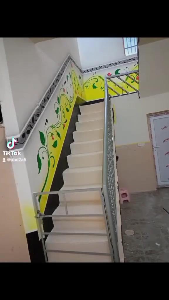 السلام عليكم
كادر صبغ ومعالجه الصطح و الجدران شغنه صبغ وديكورات وعزل ماءي
#عبود_الصباغ***********
