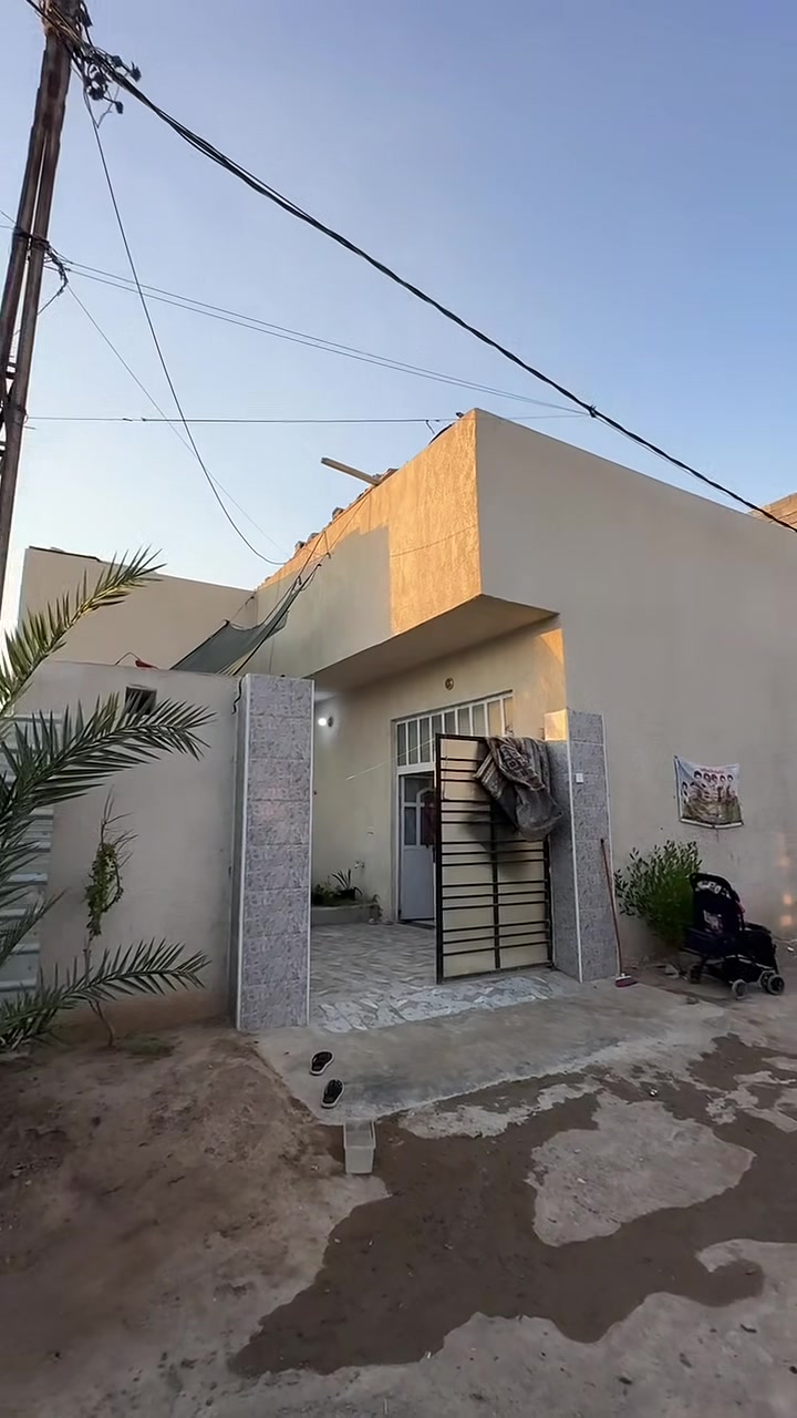 🏡 فرصة مميزة للسكن في حي الأمير

السلام عليكم ورحمة الله وبركاته 🌹

يعلن مكتب الأستاذ محمد حسن النجار عن توفر بيت مناسب للبيع في حي الأمير.

📍 العنوان: حي الأمير – خلف عامر أبو الطولة.

🔹 المساحة: 180 م²
🛏️ عدد الغرف: غرفتان
🛋️ صالة واسعة
🍽️ استقبال
👨‍🍳 مطبخ

بيت مناسب للعائلة وفي موقع هادئ ومميز.

📞 للاستفسار والمعاينة:
مكتب بغداد – مكتب الأستاذ محمد حسن النجار
***********
