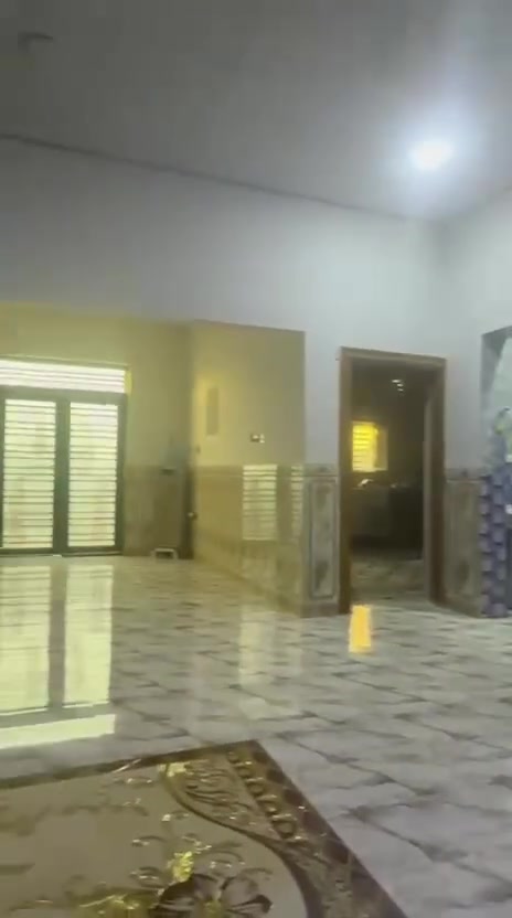 سلام عليكم بيت بل تنومه الصالحيه مقابيل مدارس ريف الزاهر البيت مساحه 250البيت يتكون من 3غرف
وصاله وستقبال ومجموعت صحيات داخليه وخارجيه 
نوع العقار طابو صرف زراعي بسم عراقي  سنت البنه 2023
يبعد عن الشارع الصالحيه 200م خدمات ماء وكهرباء وتبليط نوع البنه ابلوك (السعر )(120)وبي مجال رقم الهاتف 
***********وانه خادم
