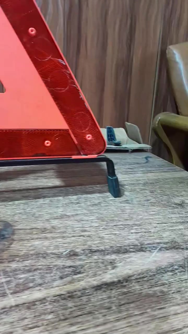 مثلث صندوق مرسدس ام عيون مستعمل اصلي ***********
