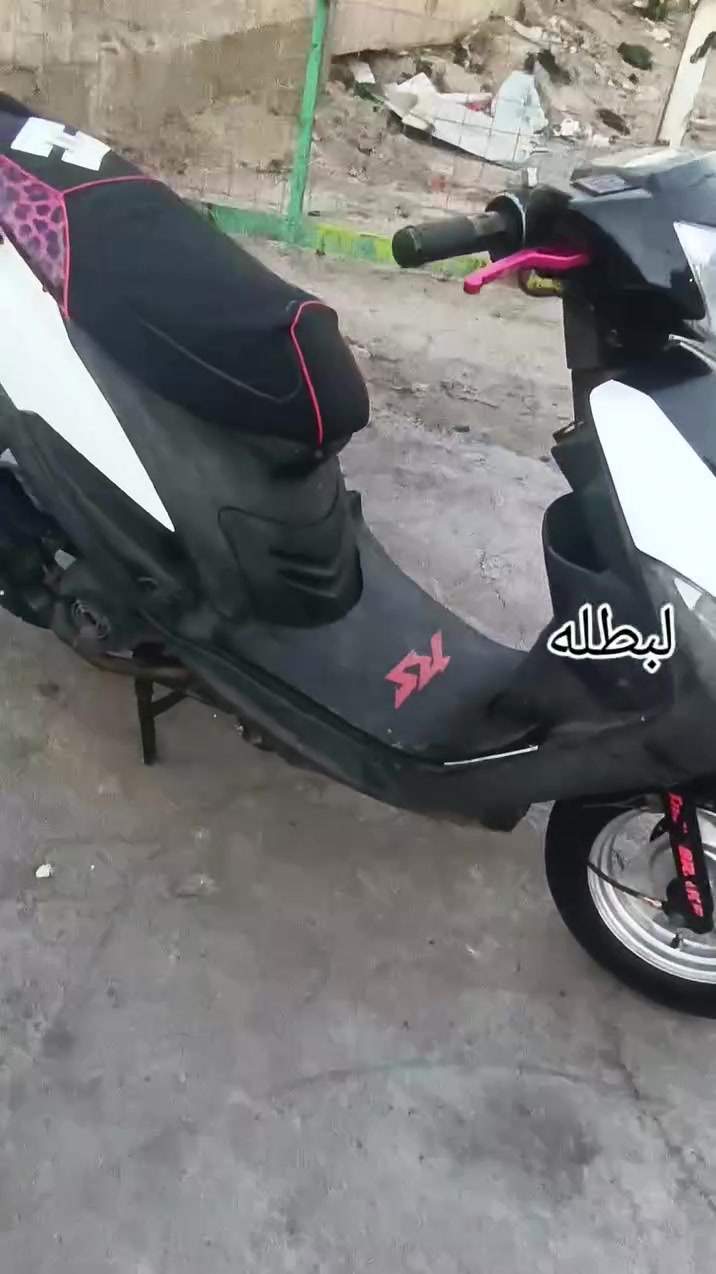 سلام عليكم ماكس عدله للبيع 
مكينه 55 شلعه ومعدل تخبل 
بيهه ترتيب حلو 
كفرات تجاري وموجود لصلي 
لون اسود 
صالنصه FM
دراجه كلهه بلاديه 
عنواني قطاع 30
سعر 750وبيهه مجال 
***********
