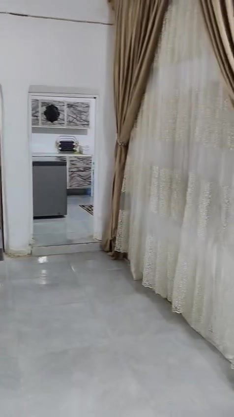 منزل للبيع تجاوز في الزبير الريسز خلف مدرسة الهفهاف يحتوي على
غرفة نوم عدد 1
مطبخ
صحيات خارجية منفصلة عن بعض
صالة كبيرة عدد 1
طارمة

مساحة البيت 120 متر
السقف سندويج بنل
الأرضية بورسلاين جديدة

جاهز للسكن
البيت حاليا فارغ فقط بيع بدون إيجار
للتواصل والاستفسار ***********
