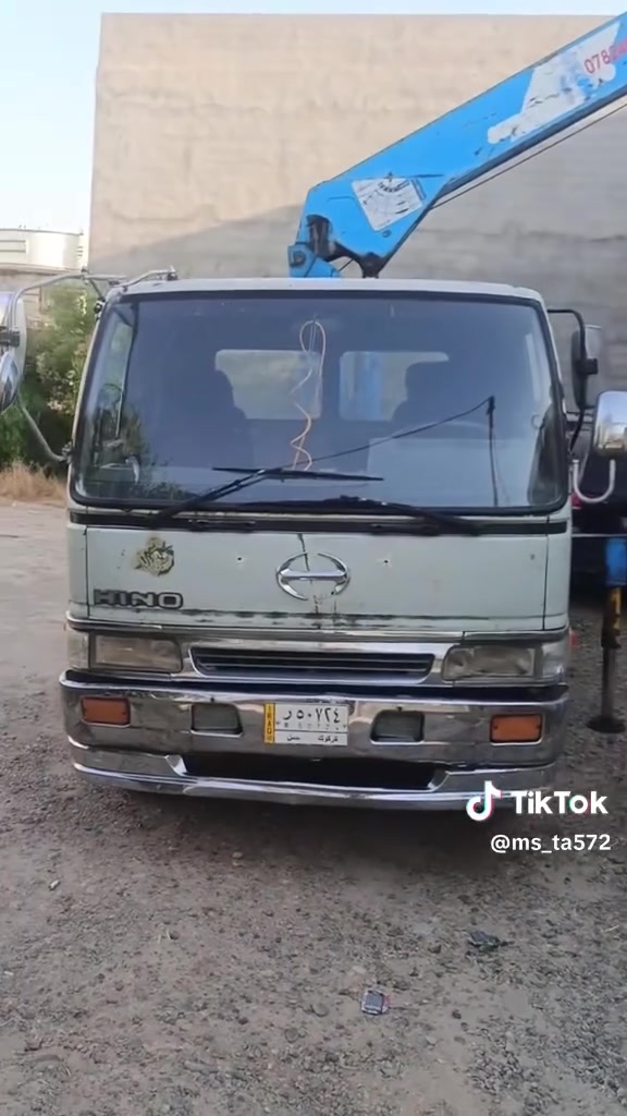 للبيع  للبيع السلام عليكم كرين للبيع 4 سلايتات ونزال كرين نضيف مكانها بلد صلاح الدين  الشراي يتصل ***********
