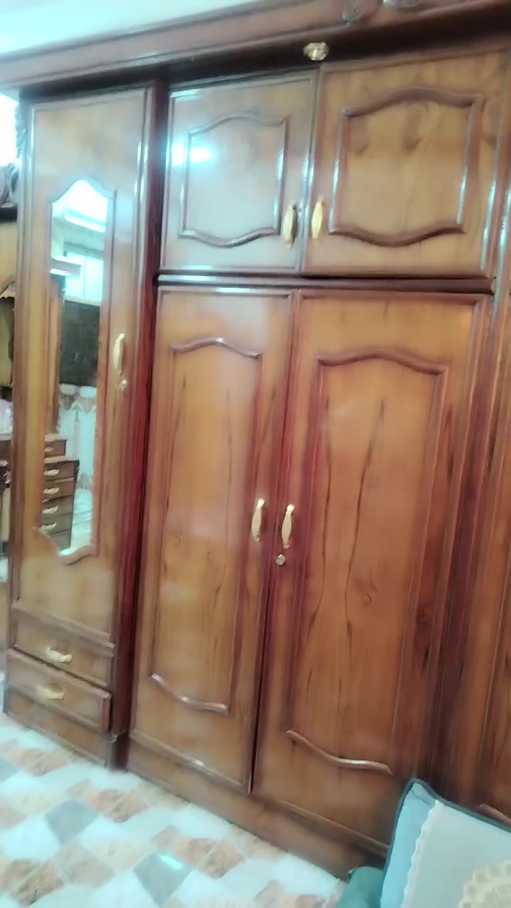 غرفه حطاطه جديده كلش حلوه وثكيله
معروضه ب2500وشويه بيها مجال لانبار رمادي 

***********
