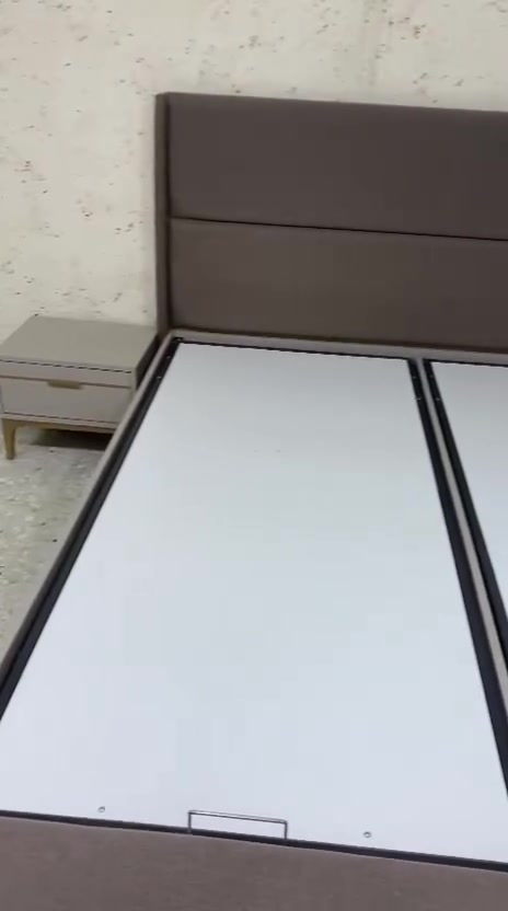 السلام عليكم 
غرف نوم تركيا كنتور لاصلي سرير النوم لاصلي 
كله اصليه مستخدمه. بس شهر واحد تزكام متانه كلش حلوه ونضيفه خدشه واحد مابيه ستفسار عل هاذ الرقم ***********وتساب السعر جدن مناسب 
الحب يشتري ينتصل ومايشتري لايتعبني
