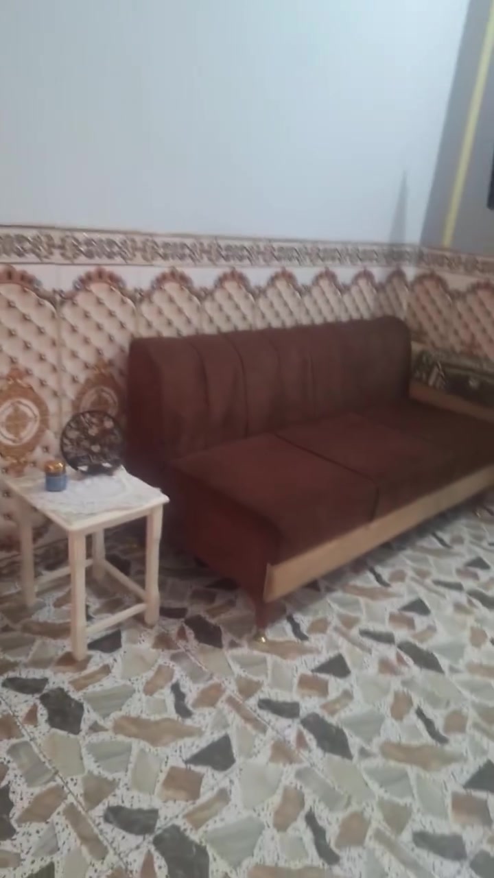 مكلفه بلنشر.... ديوان ٦امتار ونص وياه بردات وطبلات ٥٠٠الف ضرر فقط رجل تتبدل وزرف بخور ع يده ...
