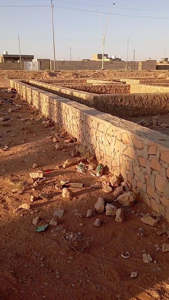 السلام عليكم ورحمه الله وبركاته قطعه ارض ركن على شارعين شارع عشرين وشارع عشره للبيع في حي الموظفين القديم خلف الحولي مباشره مجعبه وكامل المساحه 280 14/20 لاتصال ***********
